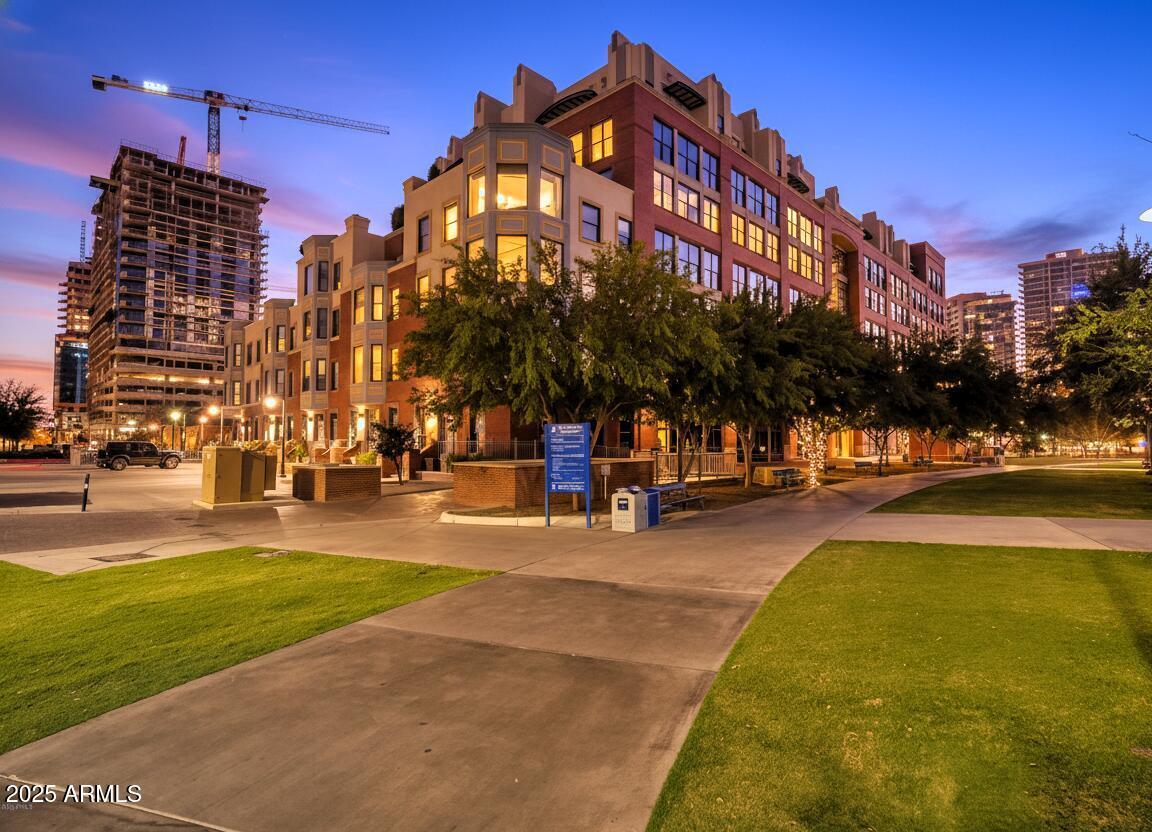 Foto principal - 21 E 6th St