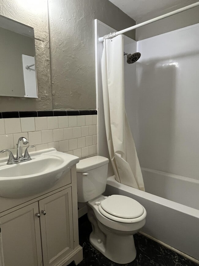 Foto del edificio - 427 E 6th St