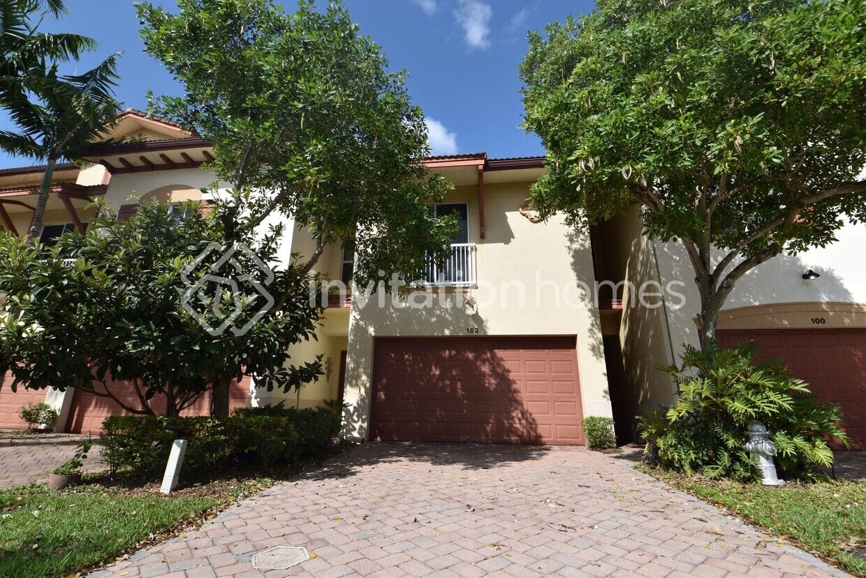 Foto principal - 102 W Prive Cir
