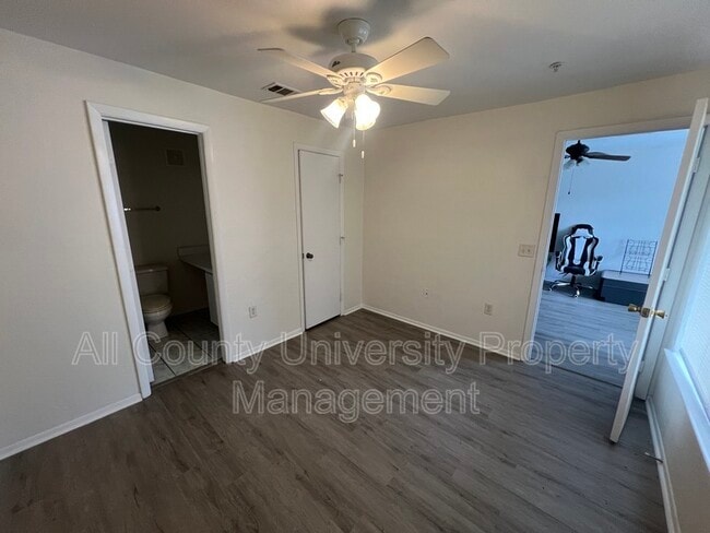 Building Photo - 4000 SW 23rd St