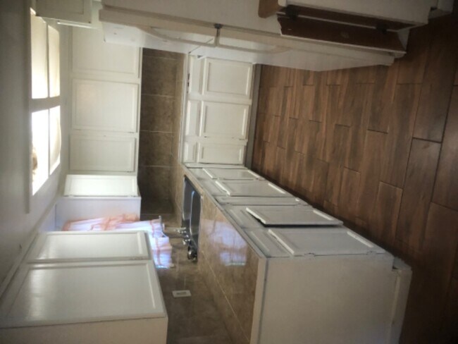 Building Photo - 6554 Julia Dr