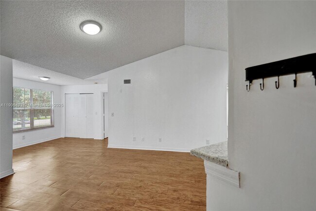 Foto del edificio - 417 Vista Isles Dr