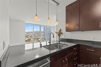 Building Photo - 1189 Waimanu St