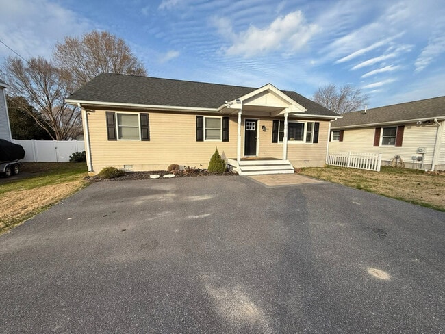 Building Photo - 12511 Salisbury Rd