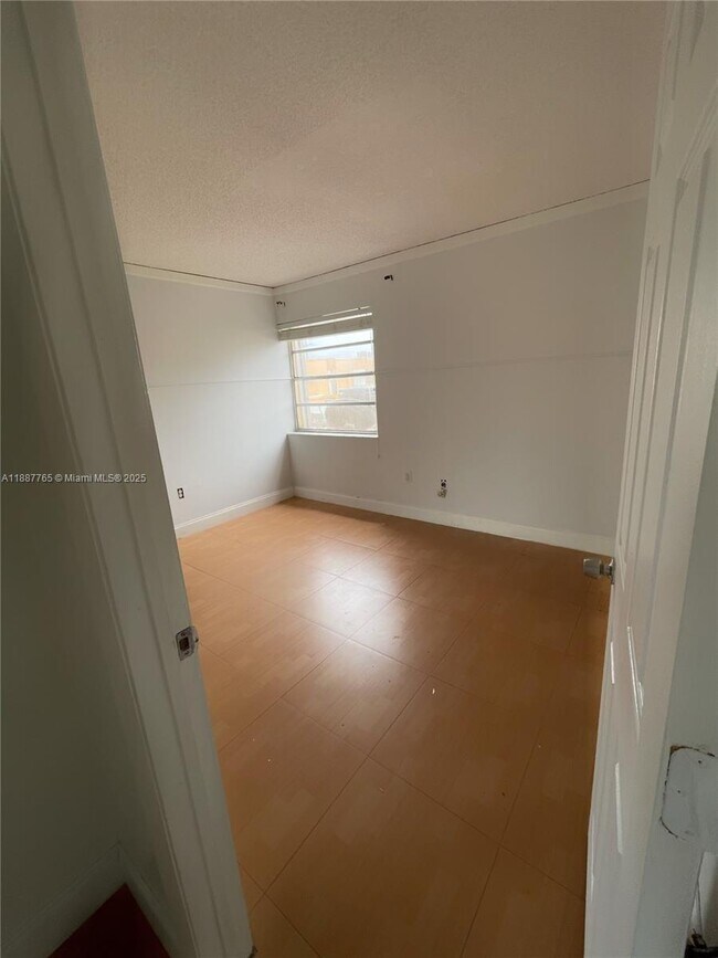 Foto del edificio - 9301 SW 4th St