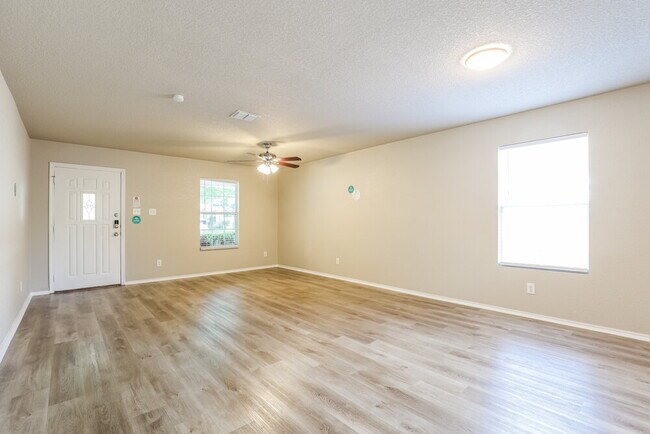 Building Photo - 8014 Oakmont Downs