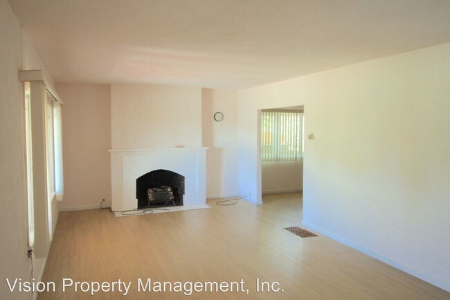 Building Photo - 450 Montclair Ave