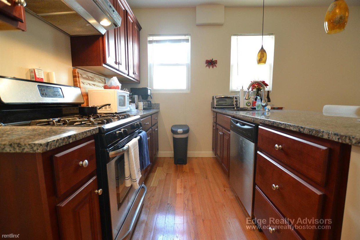 3 br, 1 bath - 12 Litchfield St # 2 - 3 br, 1 bath  - 12 Litchfield St # 2