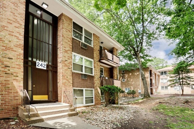 Building Photo - 242 Kearsing Pkwy