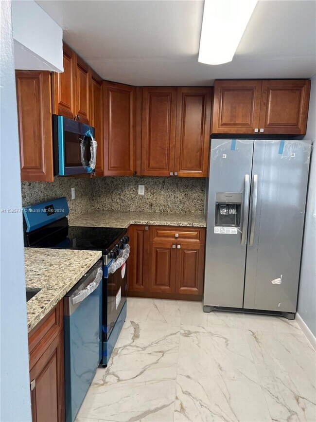 Building Photo - 14170 SW 84th St MIAMI, FL 33183