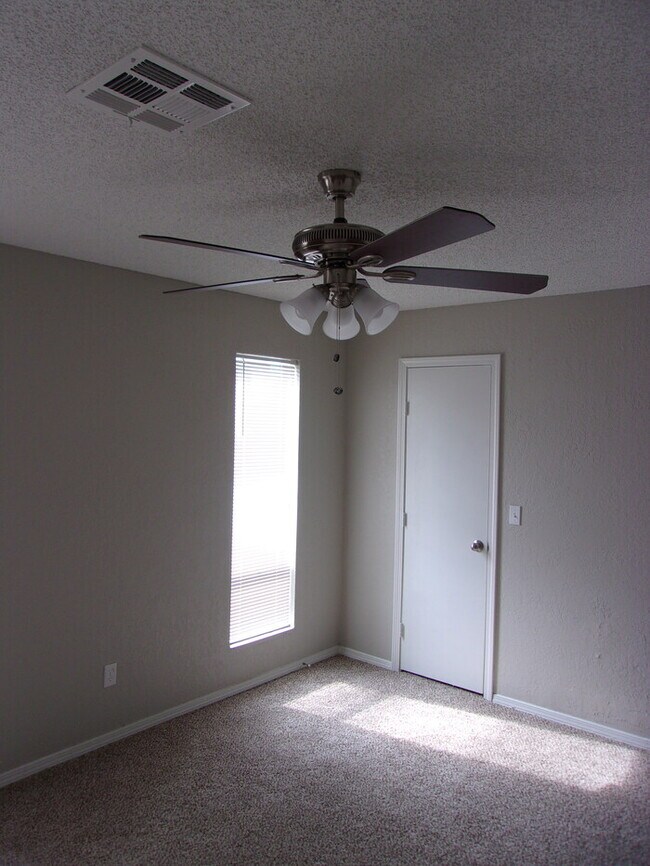 Foto del edificio - 10404 Evergreen Ct