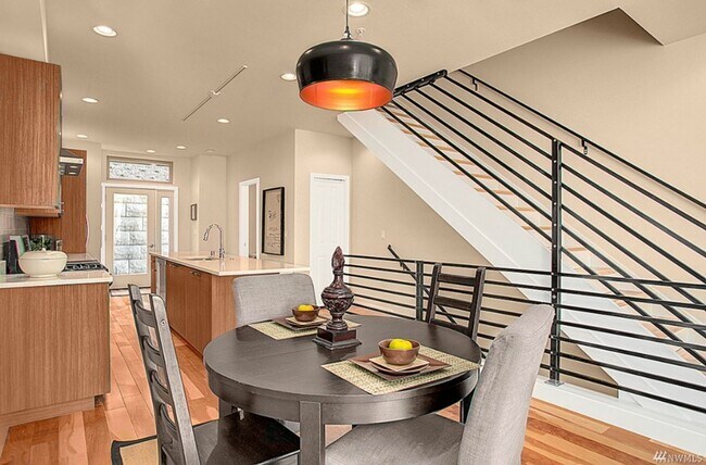 Foto del edificio - 3bd/2.25ba Issaquah Townhome