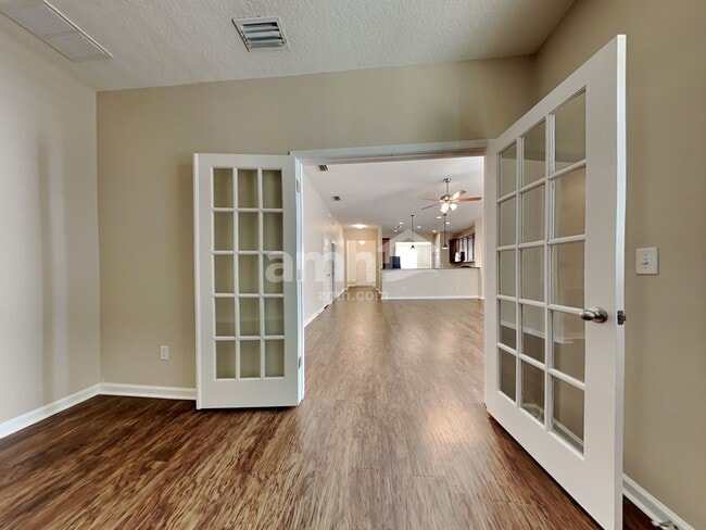 Foto del edificio - 809 N Garden Lake Dr