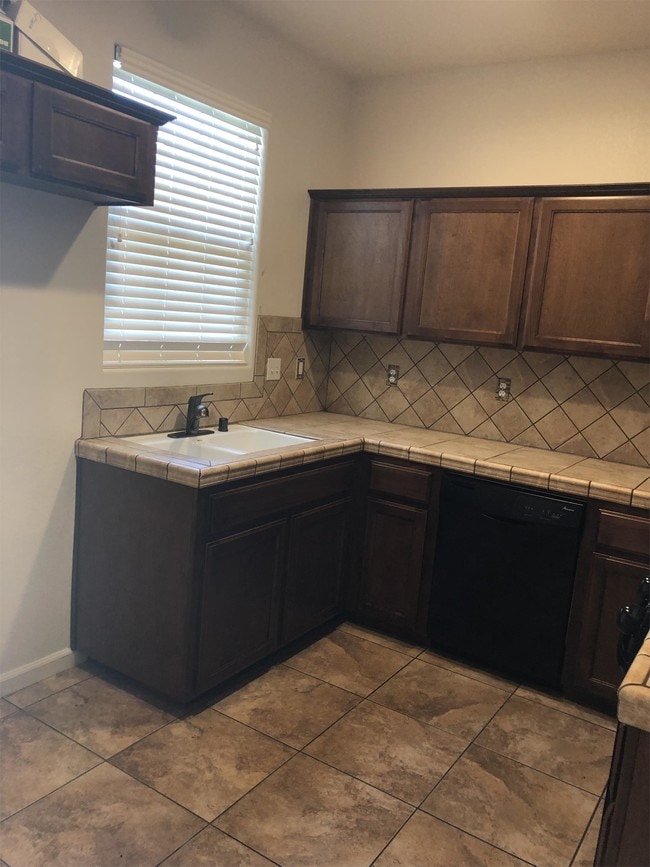 Foto del edificio - 4719 Ryzona Dr