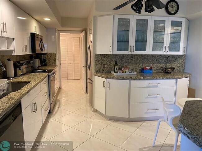 Foto del edificio - 4900 N Ocean Blvd