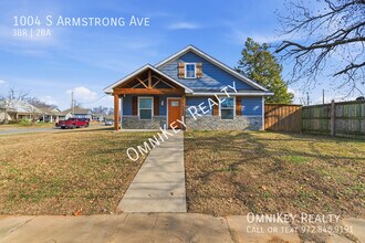 Building Photo - 1004 S Armstrong Ave
