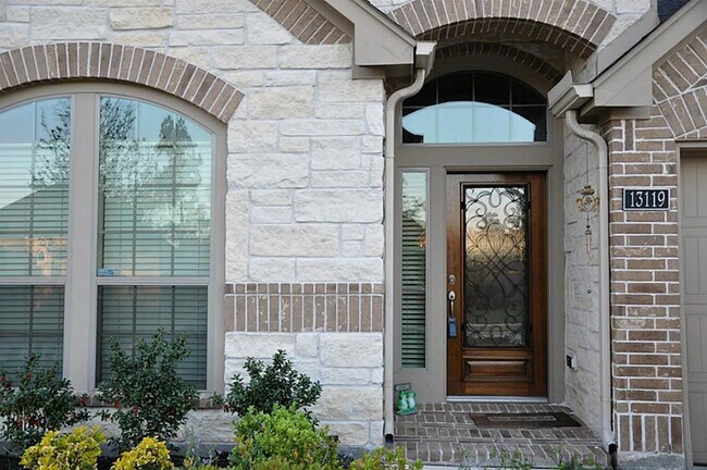 Foto del edificio - 13119 Sweetgum Shores Dr