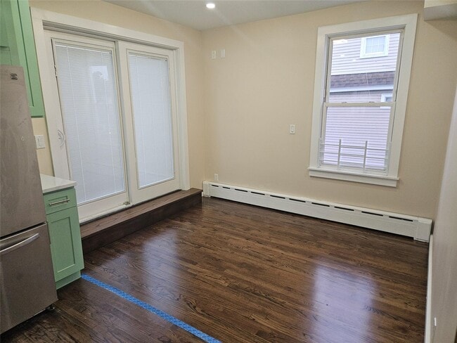 Building Photo - 94 Briggs Ave
