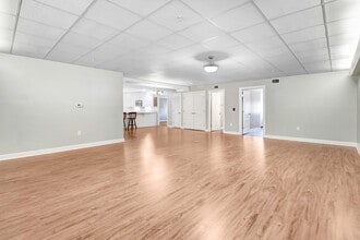 Building Photo - 118 W Mulberry St