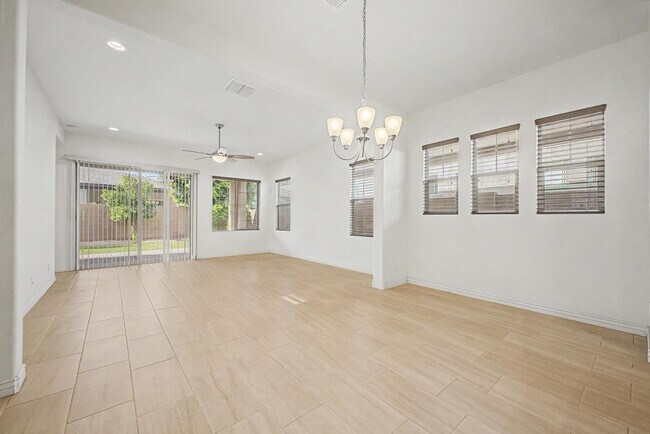 Foto del edificio - 234 W Beverly Ln
