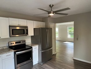 Building Photo - 1600 Hardwood Dr