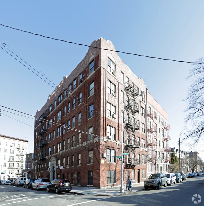 Building Photo - 329 E 197th St