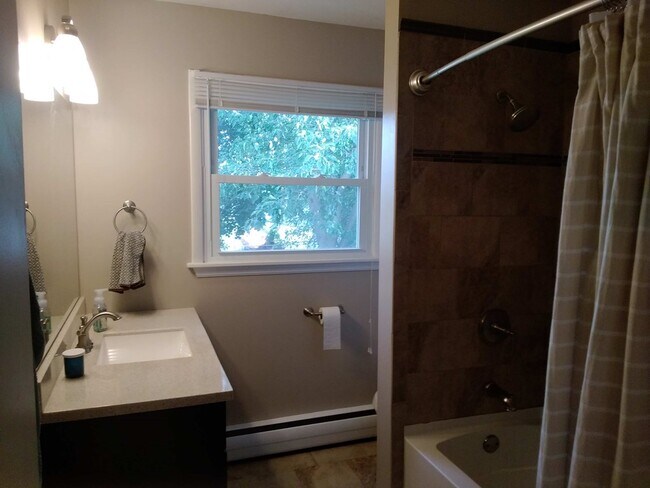 Building Photo - 175 Oriole Dr