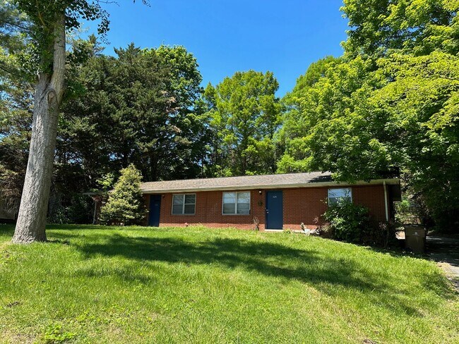Building Photo - 323-325 Watauga Dr