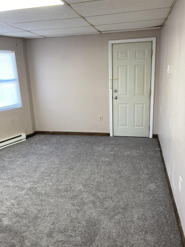 50 Nichols St Unit 3A, Gardner, MA 01440 Room for Rent in Gardner, MA