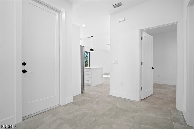 Foto del edificio - 322 Loire Ave S
