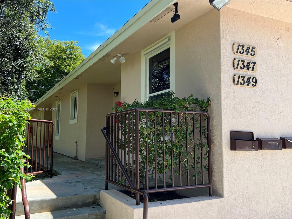 Foto principal - 1347 NE 111th St