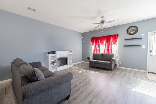 Foto del edificio - 10814 Spring Brook Pass Dr