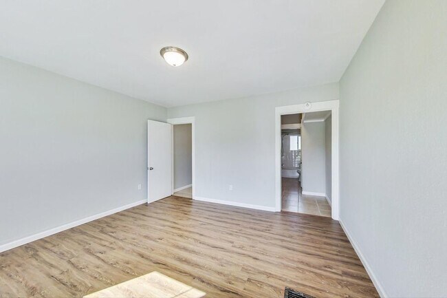 Building Photo - Berkeley Studio In Perfect Neighborhood