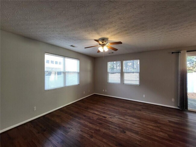 Building Photo - 402 Chatooga Ln