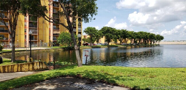 Foto del edificio - 4721 NW 7th St