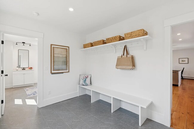 Foto del edificio - Modern Comfort Meets Country Charm in Cumb...