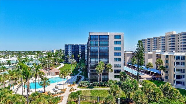 Foto del edificio - 5880 Midnight Pass Rd