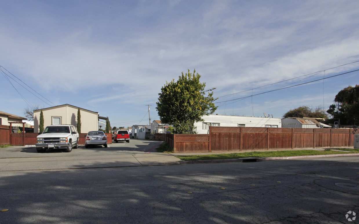 Primary Photo - Trailer Harbor Mobile Homes Park