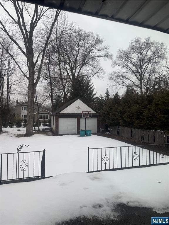 Building Photo - 346 N Van Dien Ave