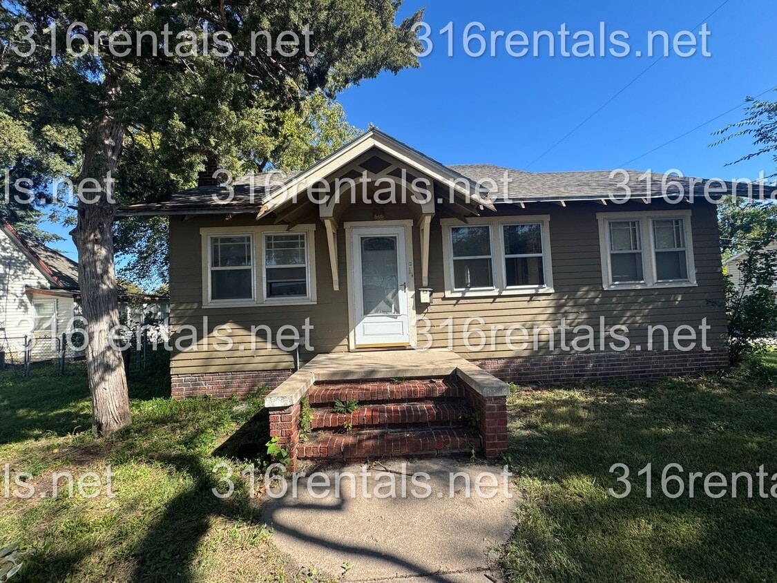 Primary Photo - $899 - 3 Bed 1 Bath - Single Family Home