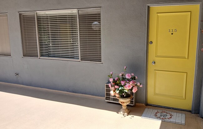 1ST FLOOR STUDIO 115 - 3293 Cahuenga Blvd- ALL UTILITIES INCLUDED