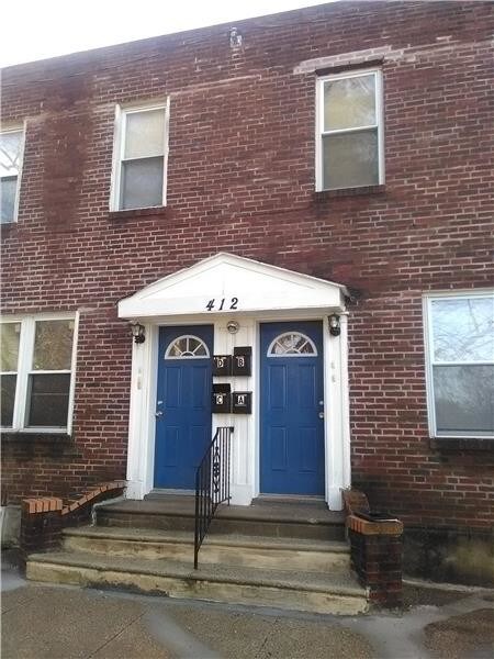 Primary Photo - 412 E Walnut Ln