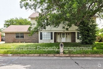 Building Photo - 1701 Oakhurst Ave