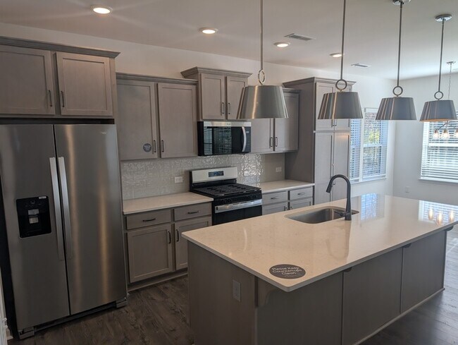 Foto del edificio - NEW 4BD/3BTH HOUSE- STONEBRIDGE FAIRWAYS COMMUNITY- Golf Course View- AVAILABLE NOW!