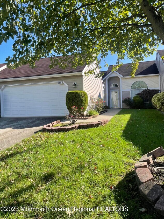 Foto principal - 632C Madison Dr
