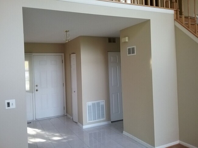 Foto del edificio - Large 3 Bedroom End Unit Located in the Ke...