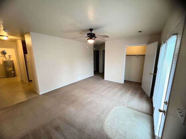 Building Photo - 22615 Hollow Oak Ln
