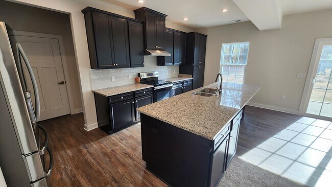 Foto del edificio - Duncan - Beautiful 4 BR/3 BA Home with Lar...