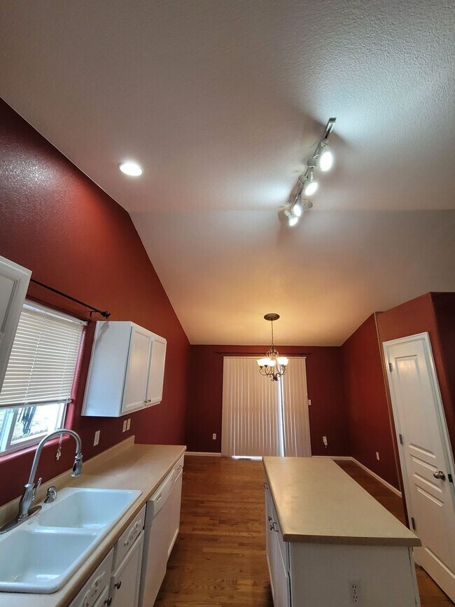 Building Photo - Stunning Home on Bentwater Drive