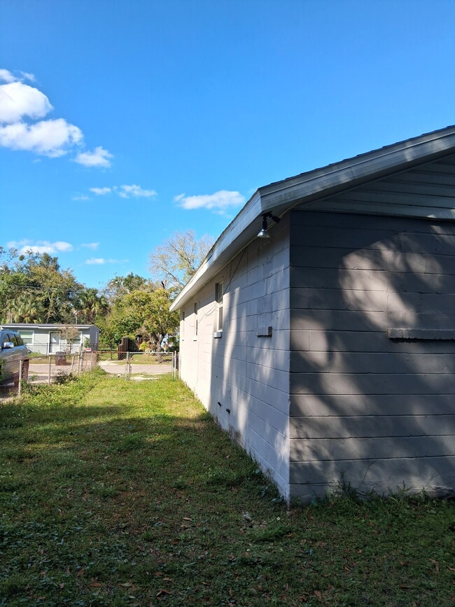 Building Photo - 1712 W 23rd St